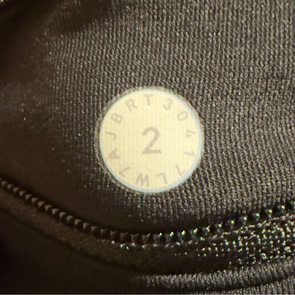 Lululemon Women's Speed Short 4-way Stretch 2.5" Color Black Size 2 - Picture 5 of 9